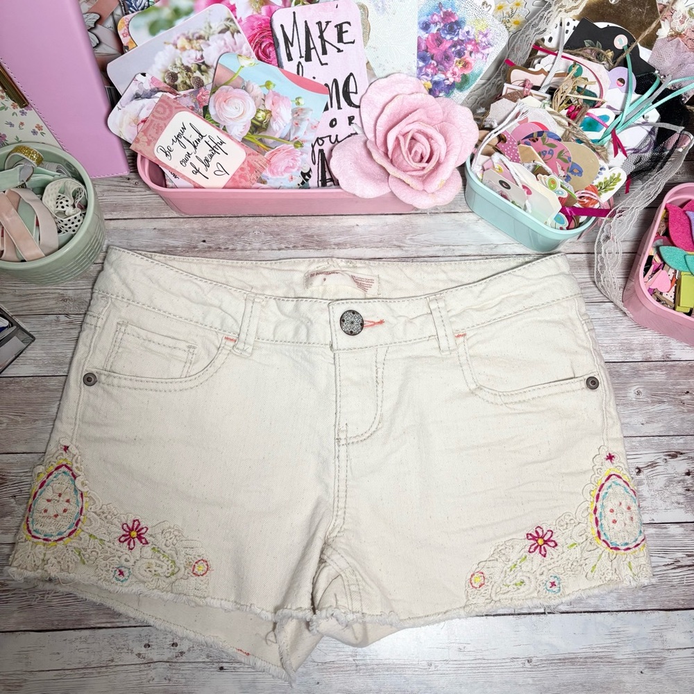 No Boundaries Cream Floral Crochet Lace Jean Shorts Junior’s Size 9 Hippie Boho
